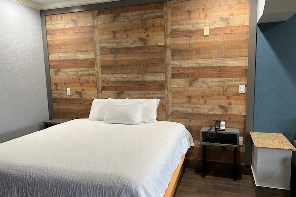 Chambre Standard, 1 trĂšs grand lit