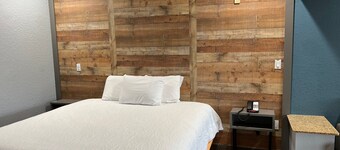 Symphony Inn and Suites