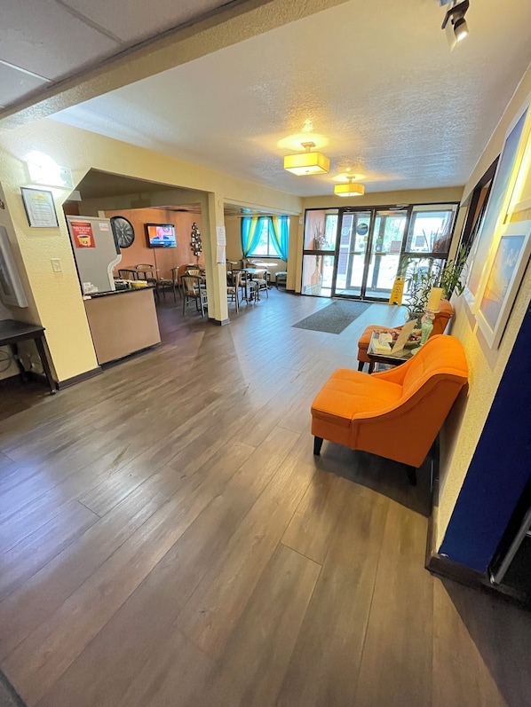 Food and drink - Days Inn & Suites by Wyndham Stevens Point (Stevens Point)