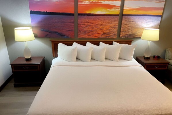 Skrifborð, vinnuaðstaða fyrir fartölvur, straujárn/strauborð