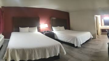 Standardzimmer, 2 Queen-Betten, Nichtraucher | Schreibtisch, WLAN, Bettwäsche, Rollstuhlgeeignet