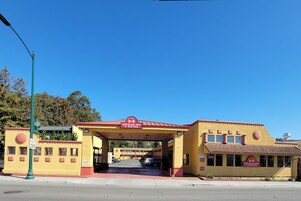 Fachada de la propiedad