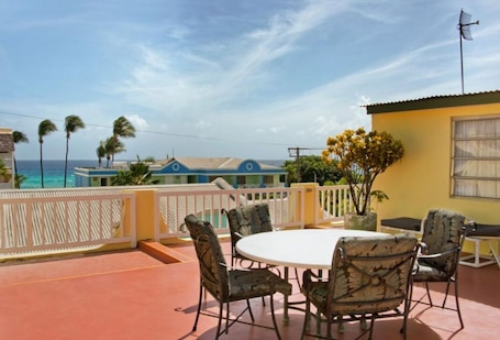 Balcón. Meridian Inn