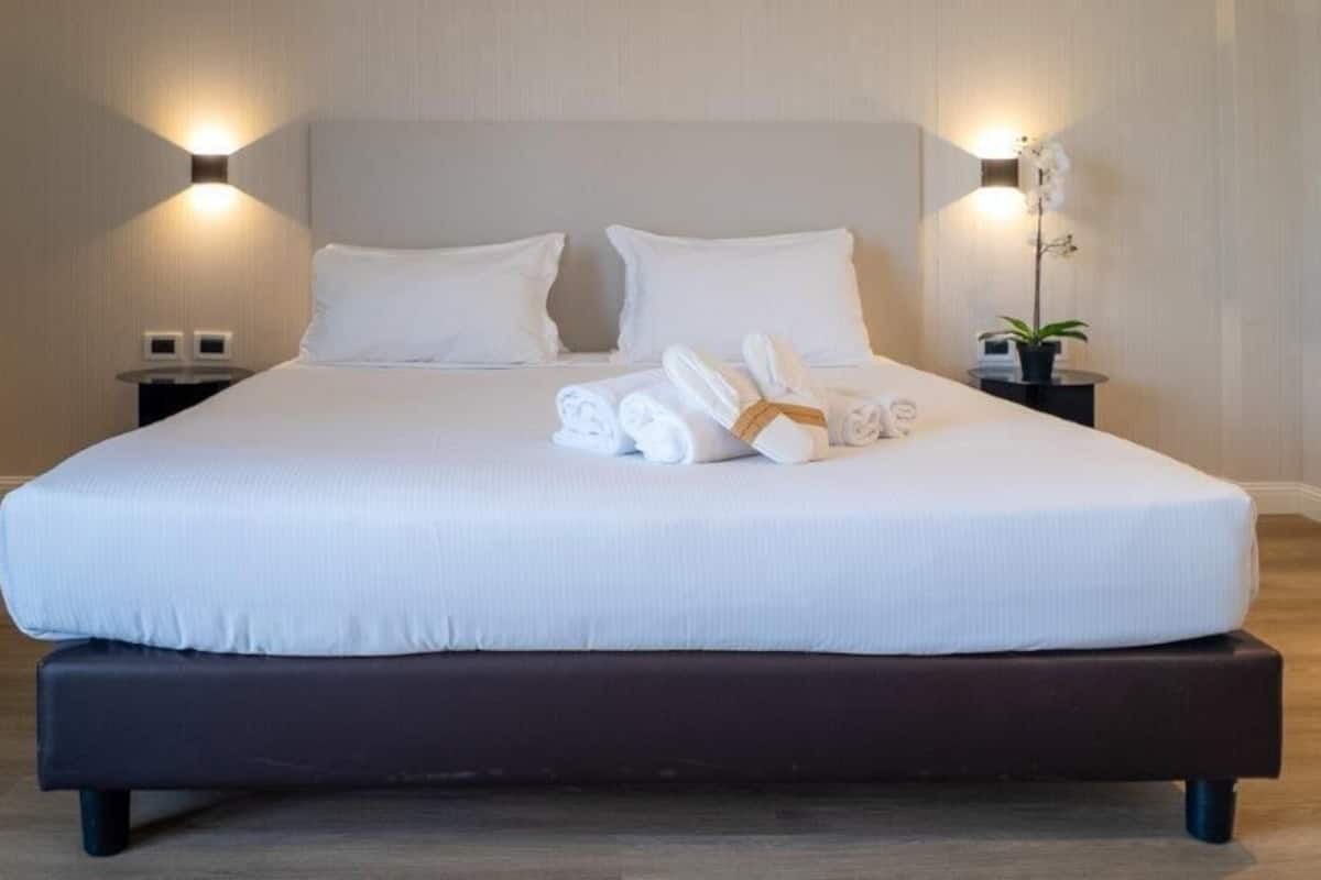 Superior-Zimmer | Daunenbettdecken, Minibar, Zimmersafe, Schreibtisch