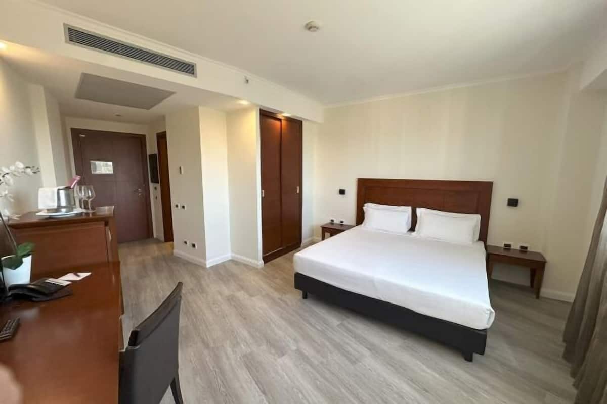 Down duvets, minibar, in-room safe, desk