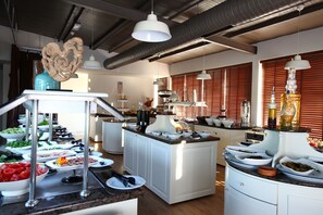 Free daily continental breakfast