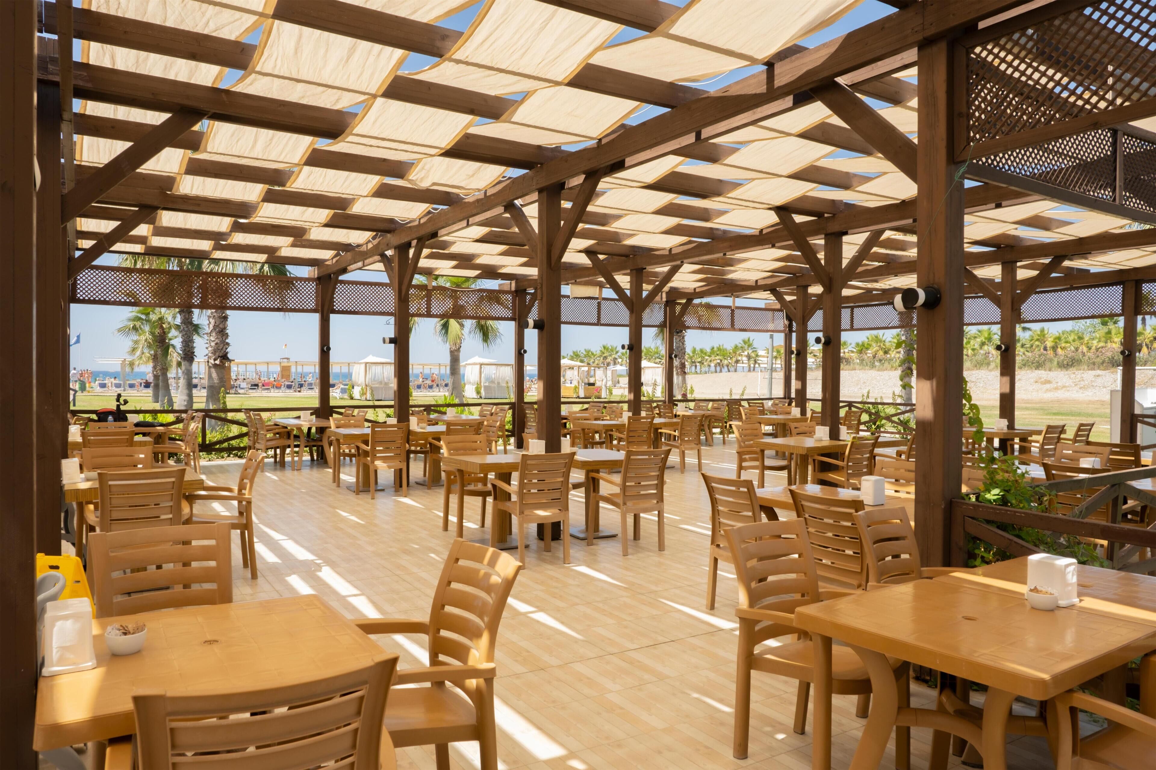 8 間餐廳，供應早餐、午餐和晚餐，土耳其料理