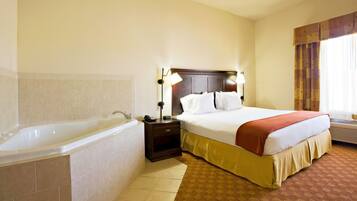 Bureau, rideaux occultants, fer et planche Ă repasser