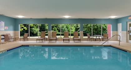 Holiday Inn Express Hotel & Suites Charlotte Arrowood by IHG