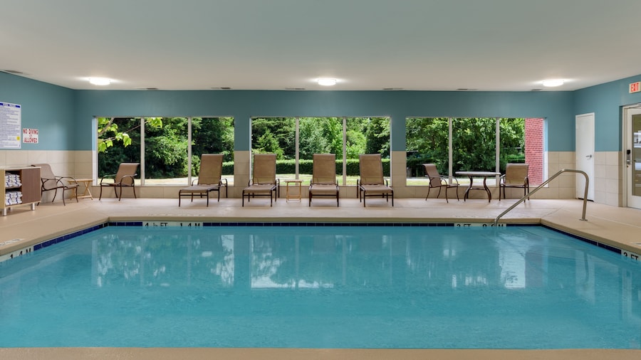 Holiday Inn Express Hotel & Suites Charlotte Arrowood by IHG