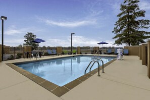 حمّام سباحة خارجي، مقاعد للتشمس