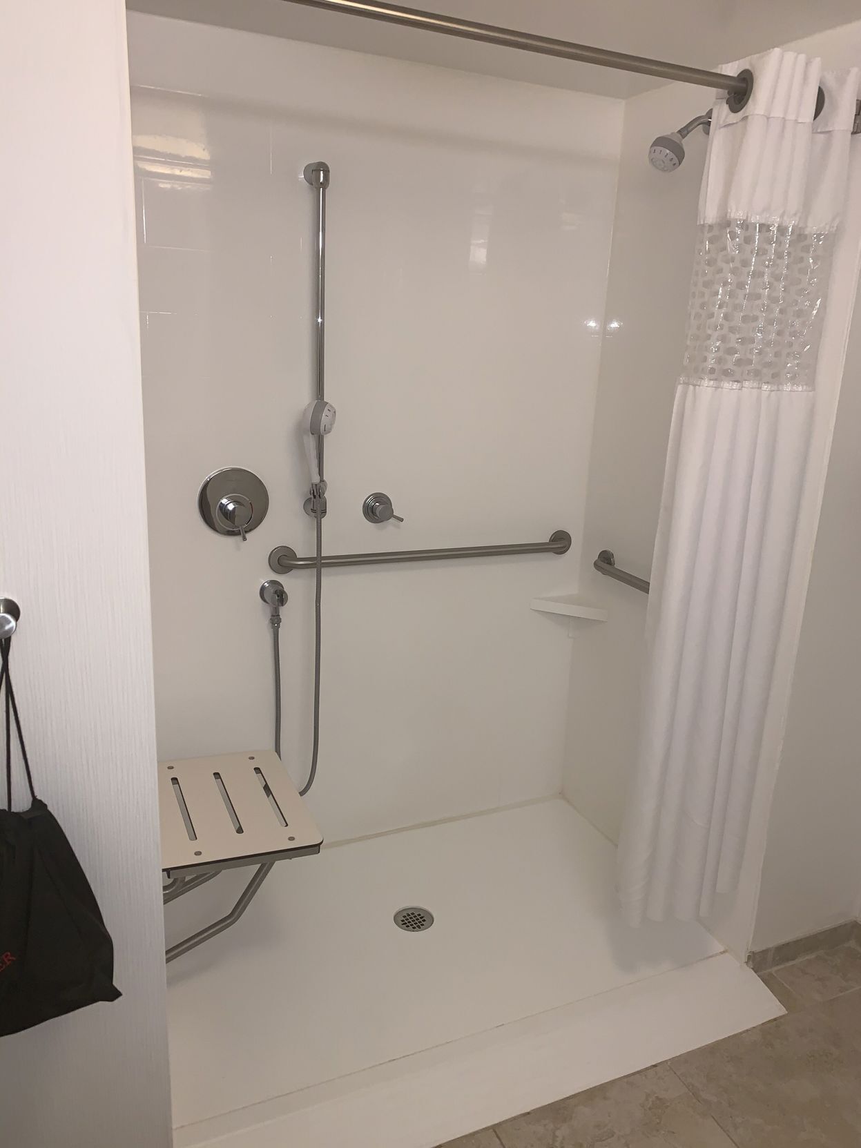 Salle de bain | Articles de toilette (gratuits), séchoir à cheveux, serviettes fournies