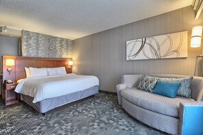 Premium bedding, down duvets, individually decorated - Courtyard by Marriott Harrisburg West/Mechanicsburg (Mechanicsburg)