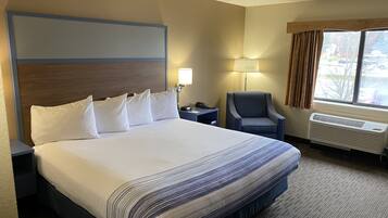 Escritorio, cortinas blackout y sistema de insonorización