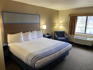 Desk, blackout curtains, soundproofing, iron/ironing board - AmericInn by Wyndham Greenville (Greenville)