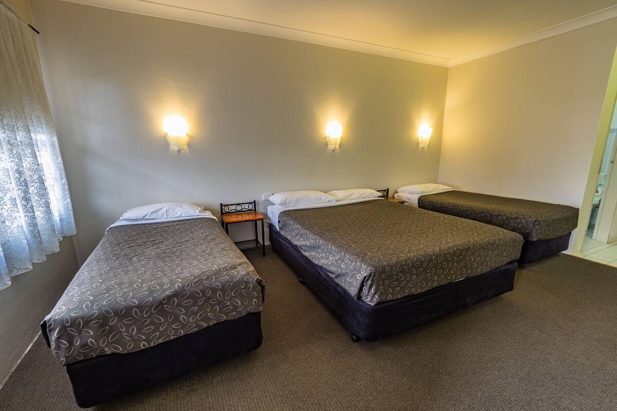 Iron/ironing board, free WiFi, bed sheets
