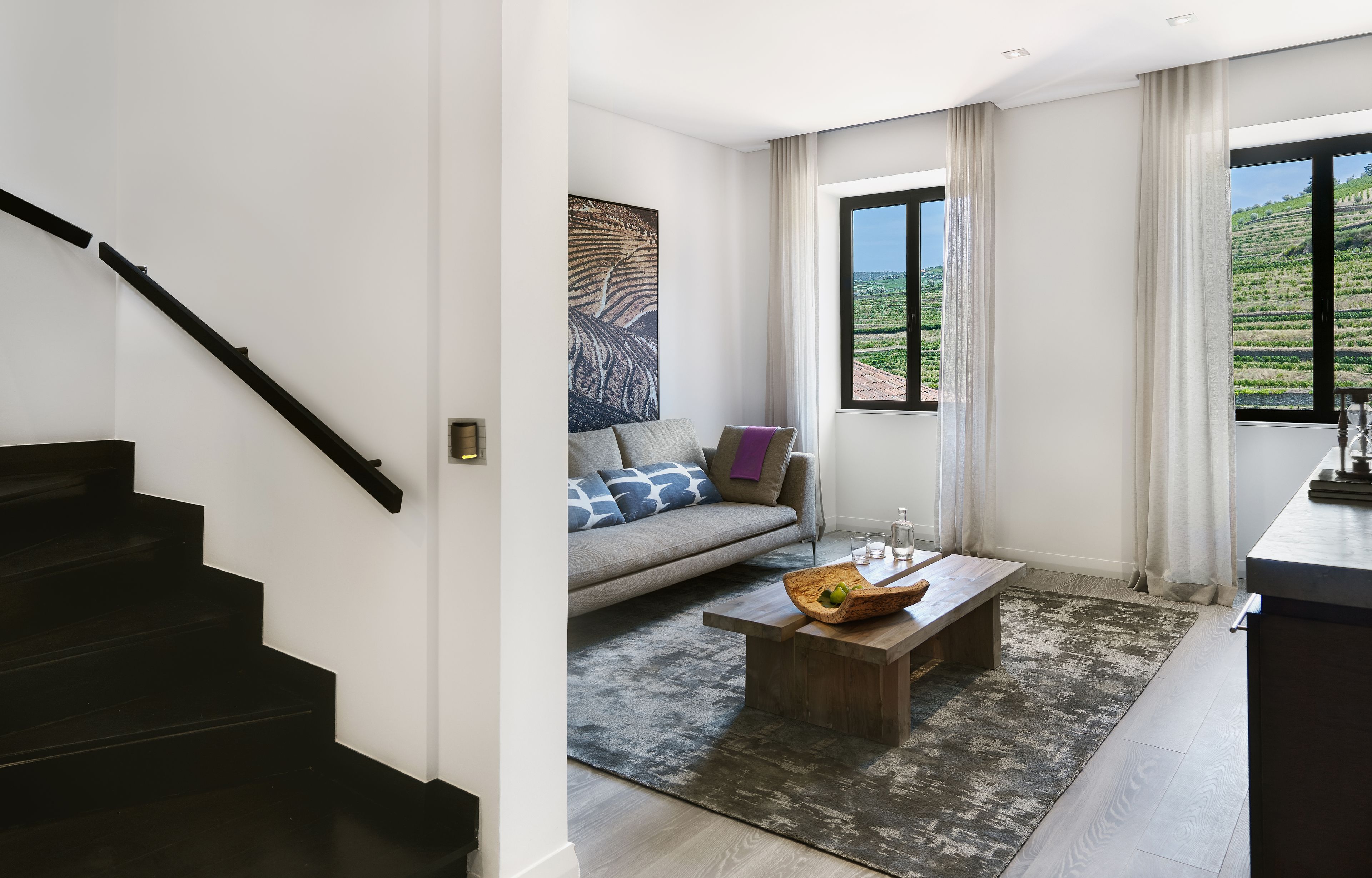 quinta duplex suite | living area | 48-inch lcd tv with satellite channels, tv, fireplace