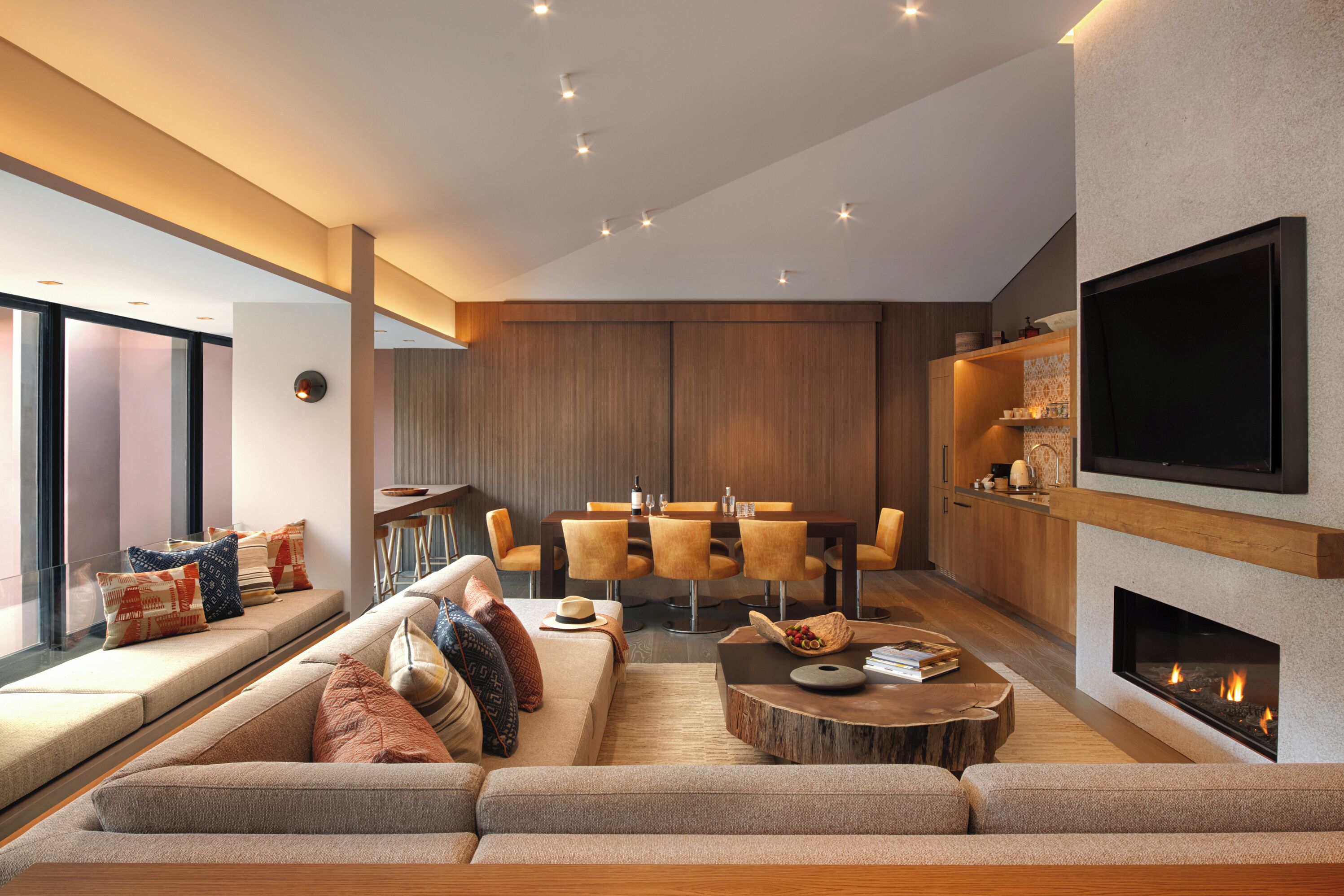 Valley Master Suite | Living area | 48-inch LCD TV with satellite channels, TV, pay movies