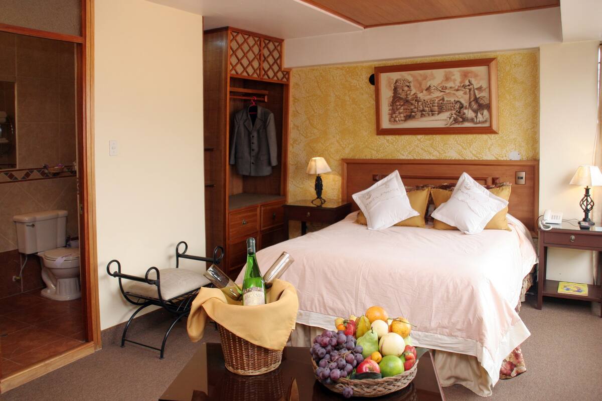 In-room safe, WiFi (free), bed sheets