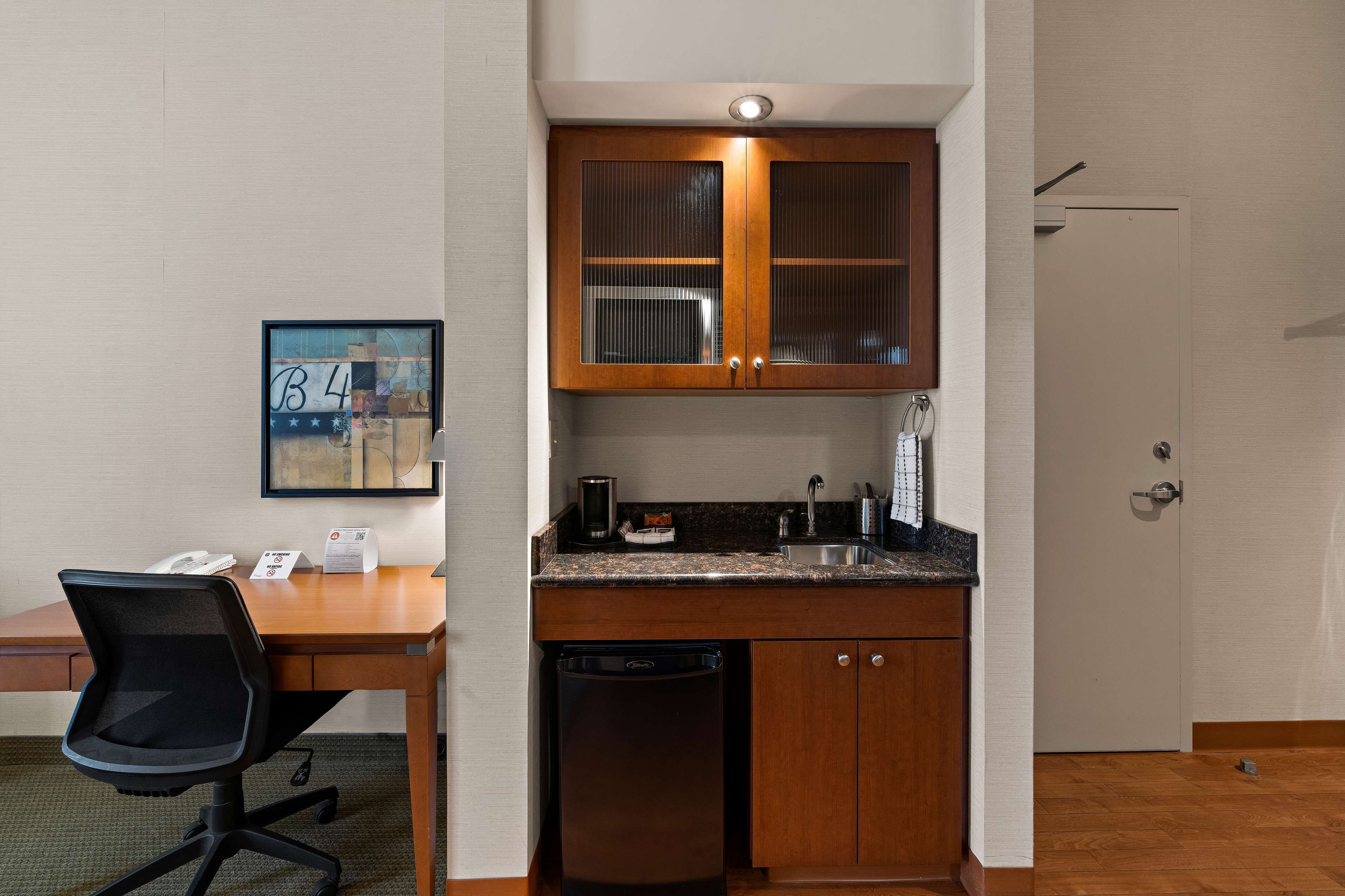 standard room, 1 king bed, accessible, kitchenette | private kitchenette | fridge, microwave, coffee/tea maker, cookware/dishes/utensils