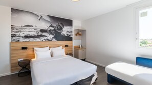 Superior Studio, 1 Queen Bed with Sofa bed | Private kitchenette | Highchair - Campanile PRIME - Lyon Meyzieu Eurexpo Arena Stadium (Meyzieu)