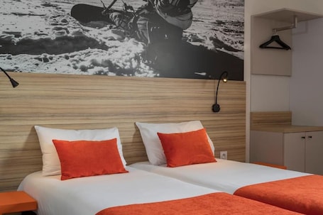 Ropa de cama de alta calidad, escritorio y cortinas blackout