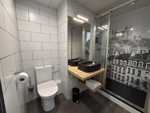 Free toiletries, towels