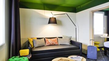 Familieværelse - flere senge | 1 soveværelse, premium-sengetøj, skrivebord, mørklægningsgardiner