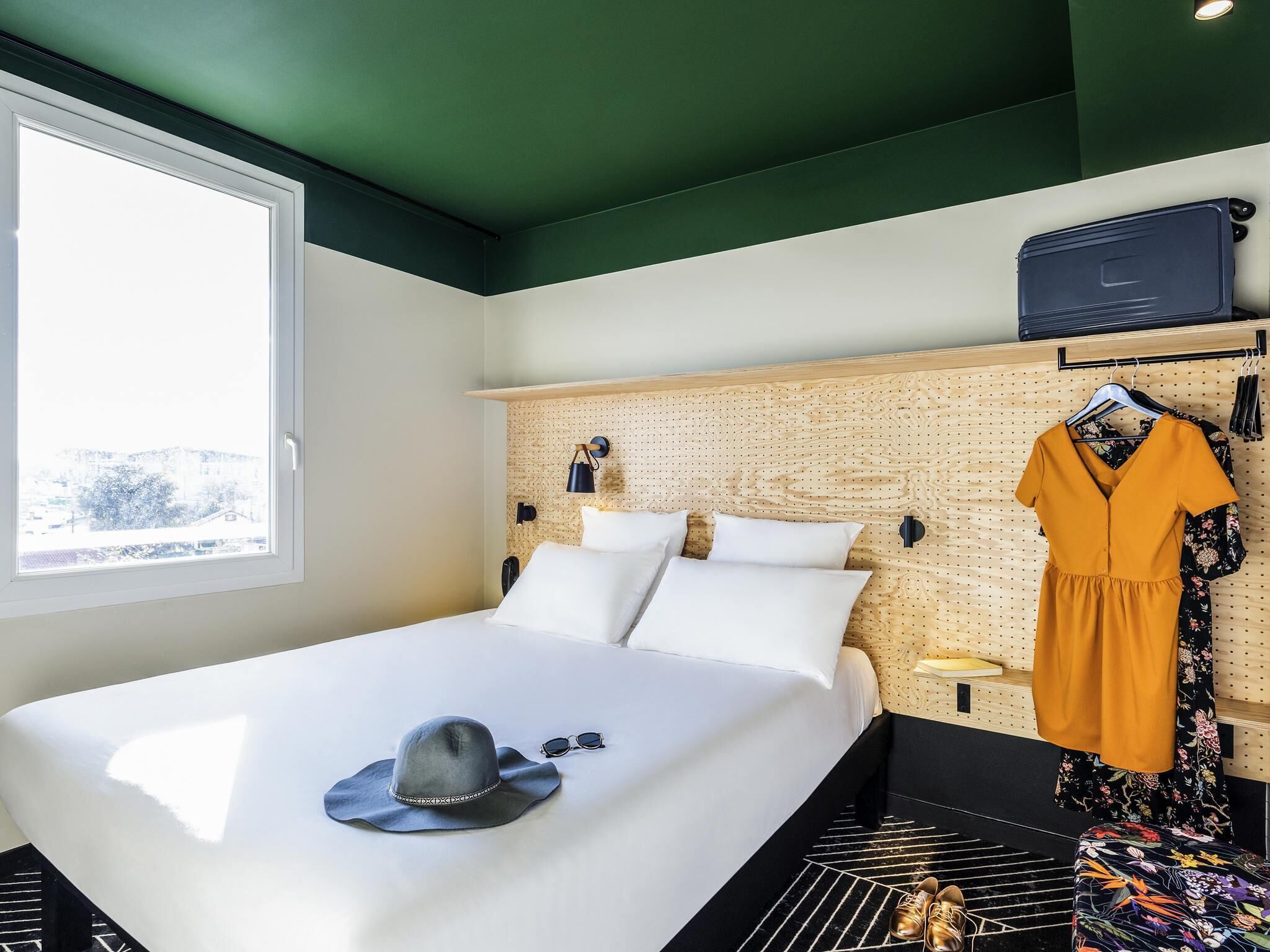 Habitación doble estándar, 1 cama matrimonial | 1 habitación, ropa de cama de alta calidad y escritorio 