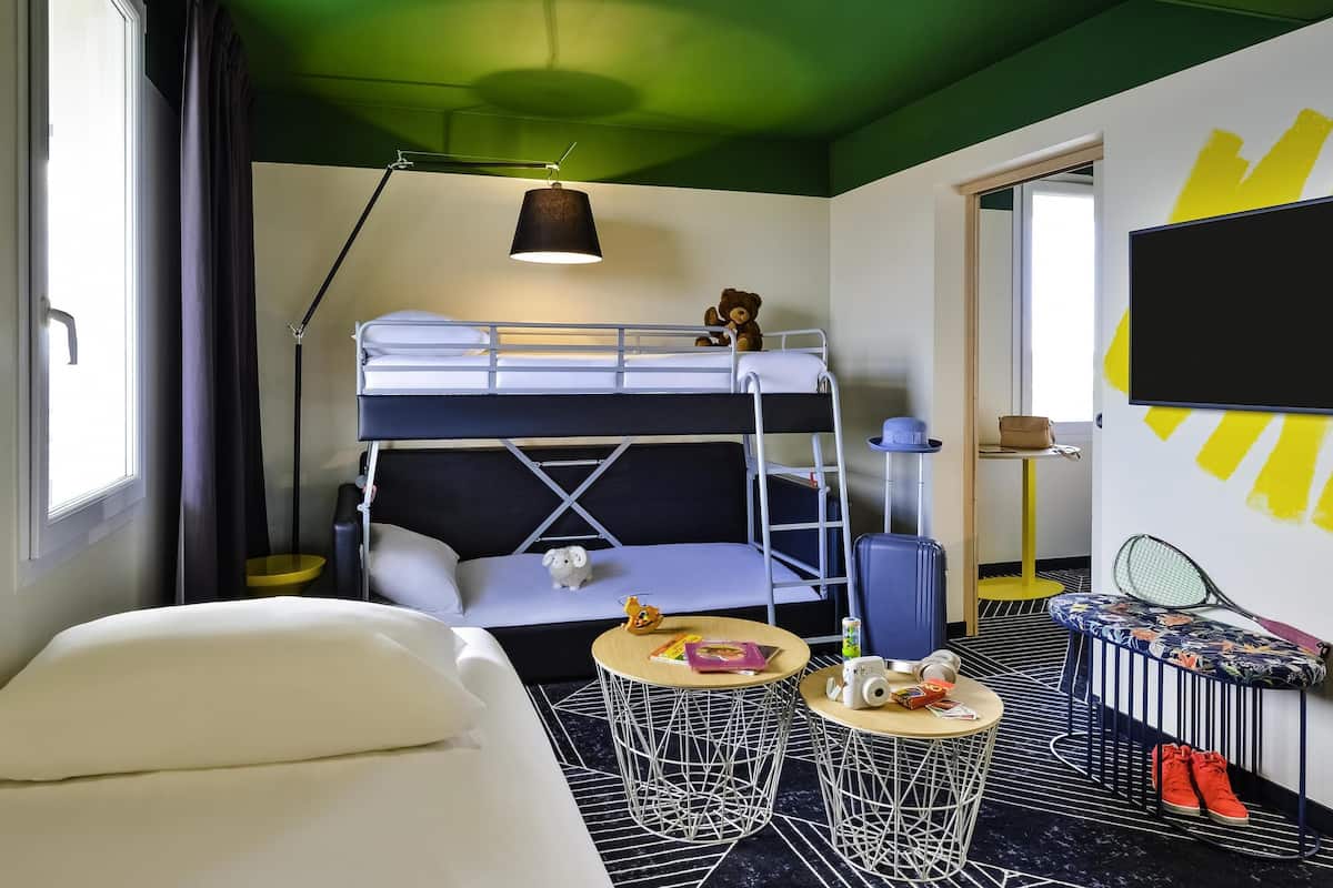 Family Room, Multiple Beds | 1 bedroom, premium bedding, desk, blackout curtains