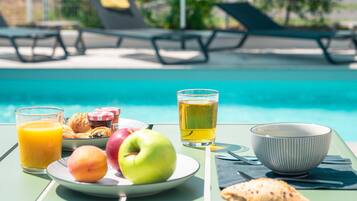 Desayuno buffet todos los días (EUR 12 por persona)