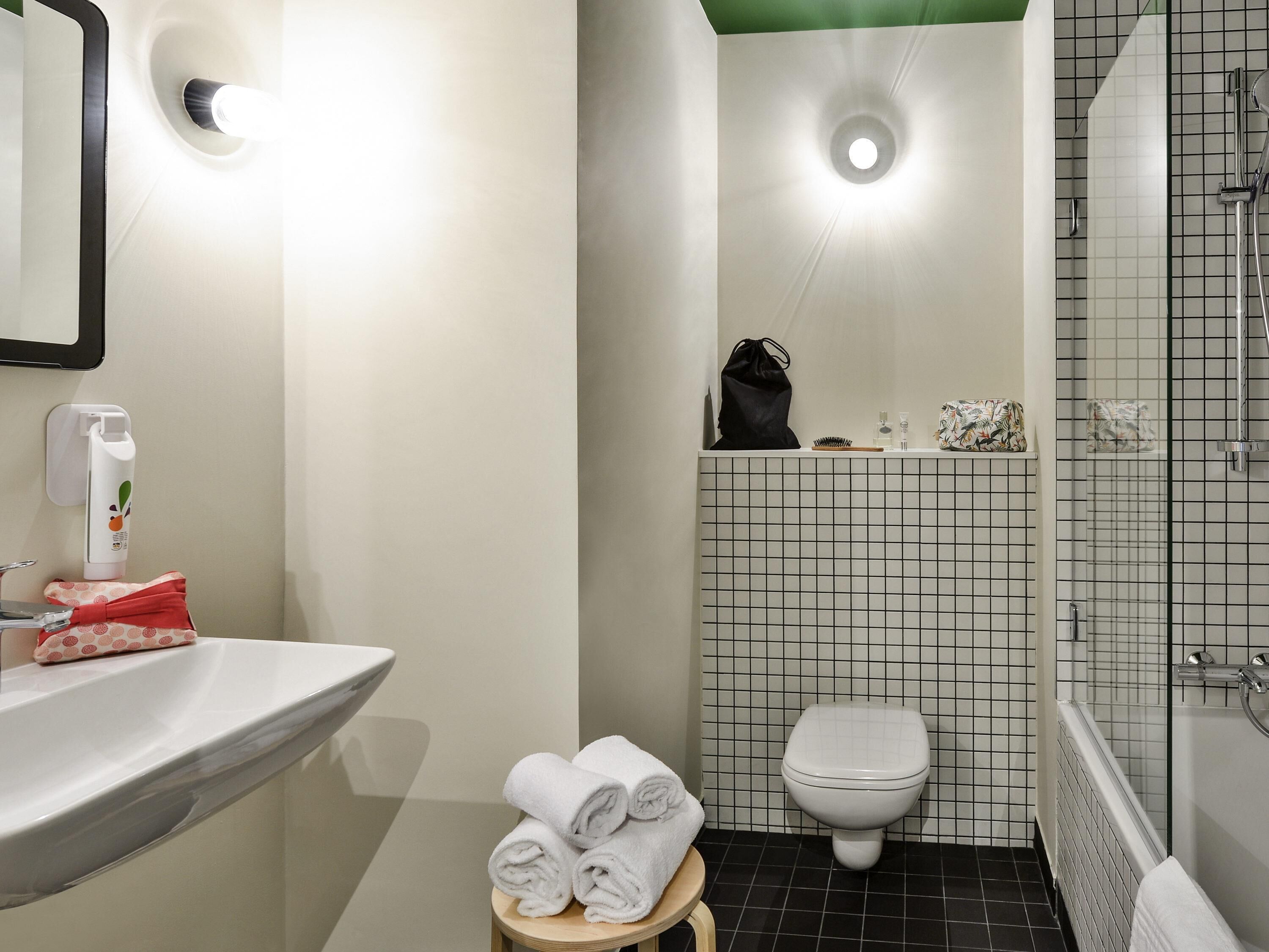 1 bedroom, premium bedding, desk, blackout curtains