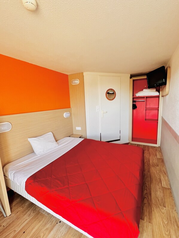 Standardzimmer, 1 Doppelbett | Hochwertige Bettwaren, Schreibtisch, Reisekinderbett, kostenloses WLAN