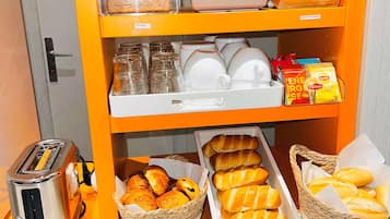 Tägliches Frühstücksbuffet (6.9 EUR pro Person)