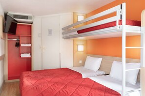 Standard Room, 3 Single Beds | Desk, iron/ironing board, free WiFi, bed sheets - Premiere Classe Meaux - Nanteuil les Meaux (Nanteuil-les-Meaux)