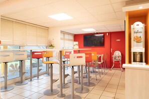 Daily buffet breakfast for a fee - Premiere Classe Meaux - Nanteuil les Meaux (Nanteuil-les-Meaux)