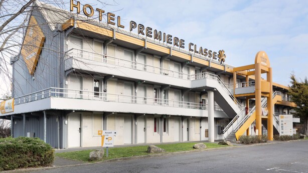 A hotel named "Hotel Premiere Classe" with a modern architectural design, featuring multiple floors and a prominent staircase. - Premiere Classe Meaux - Nanteuil les Meaux (Nanteuil-les-Meaux)