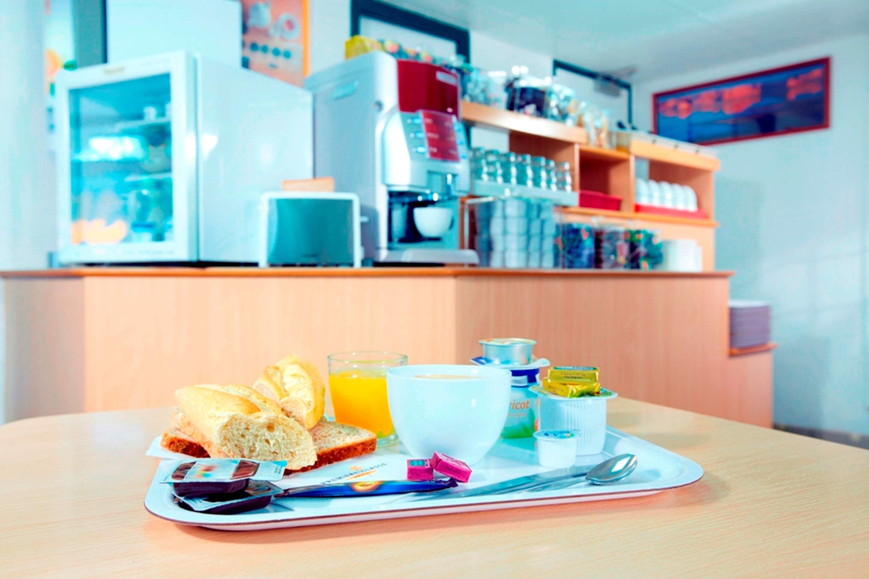 Petit déjeuner buffet (5.9 EUR par personne)