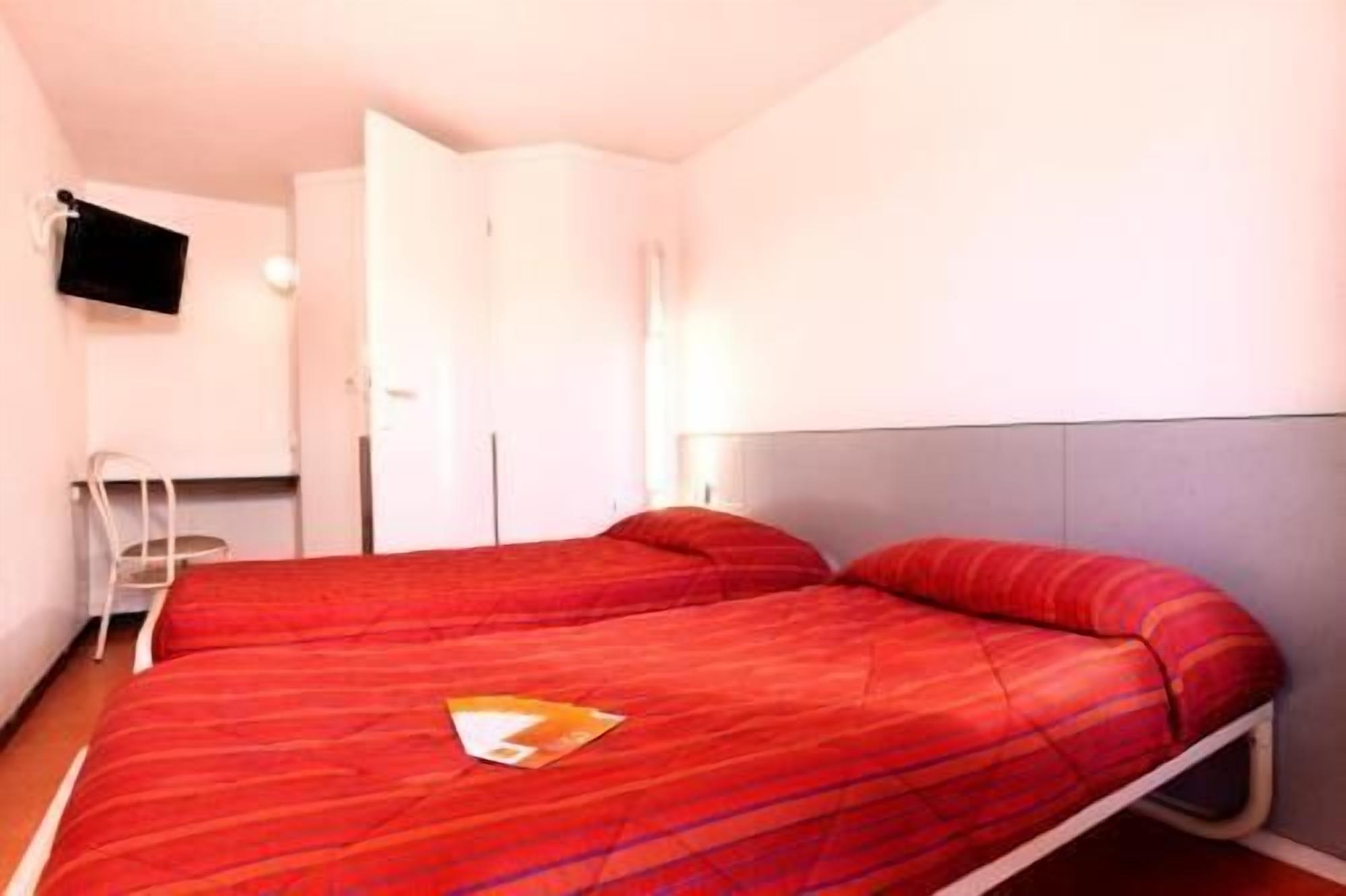 1 bilik tidur, peralatan tempat tidur premium, meja 