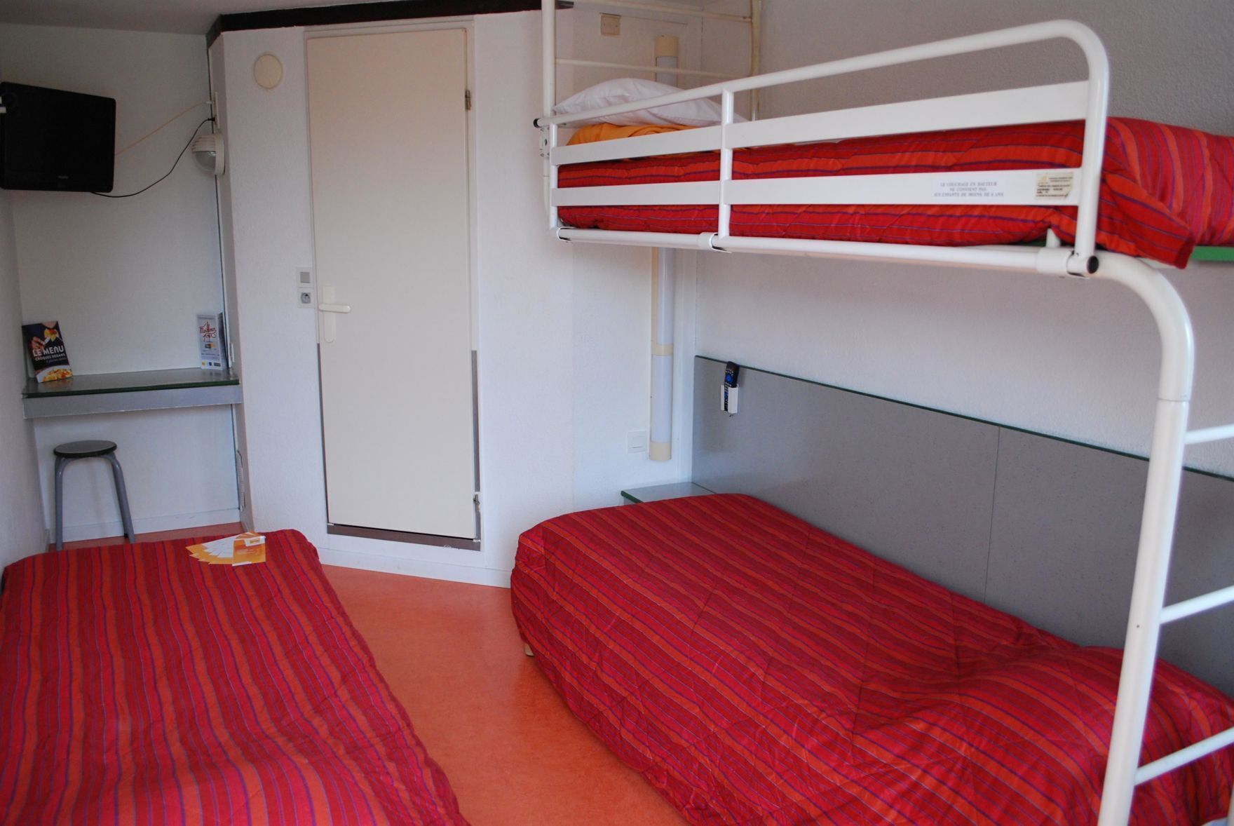 1 bilik tidur, peralatan tempat tidur premium, meja 