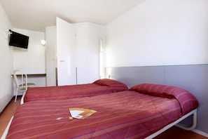 1 bedroom, premium bedding, desk, blackout curtains
