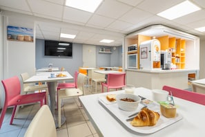 Déjeuner préparé sur commande servi tous les jours en supplément