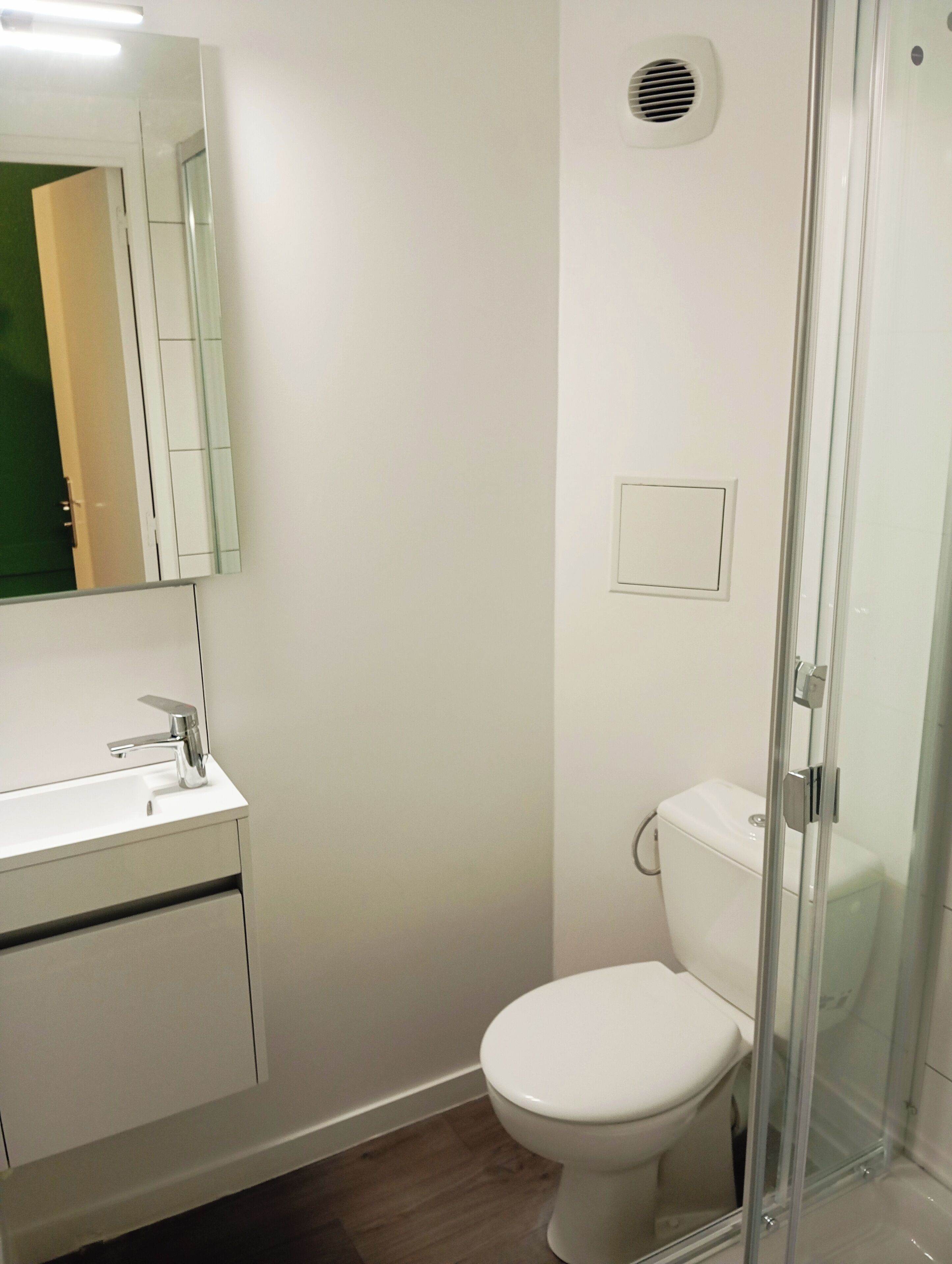 Standard Twin Room | Bathroom | Shower, eco-friendly toiletries, towels, soap
