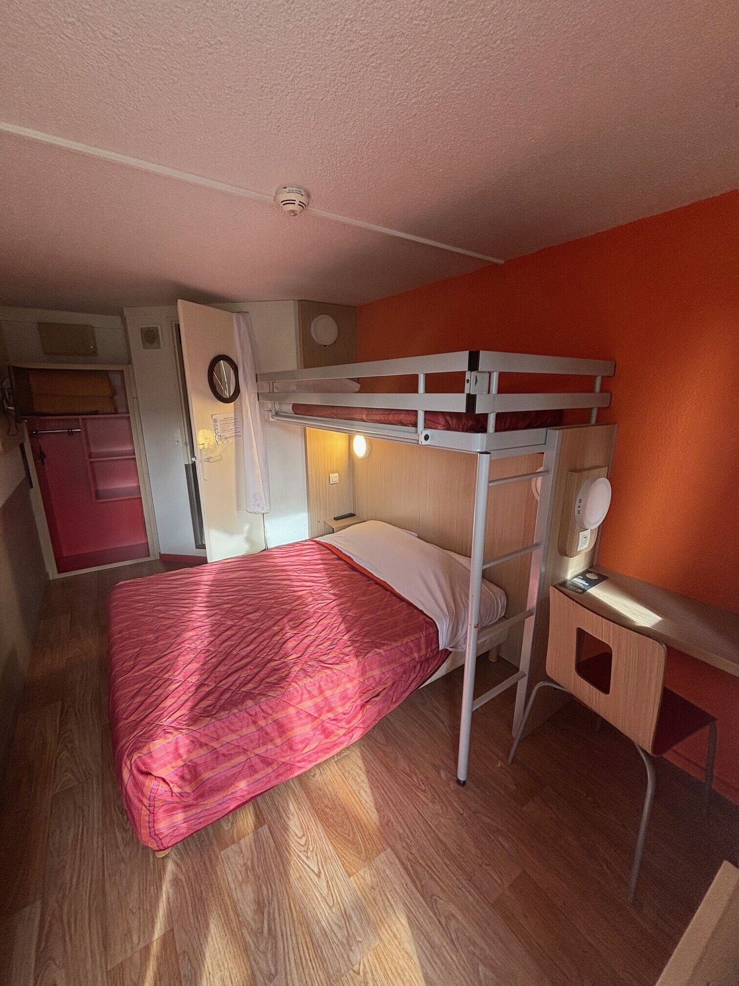 Standard Triple Room | Desk, laptop workspace, free cots/infant beds, free WiFi