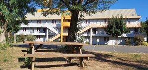 BBQ/picnic Area - Unisotel Tours Nord (Parcay-Meslay)