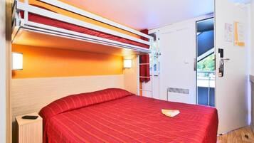 Desk, laptop workspace, cribs (free), WiFi (free)