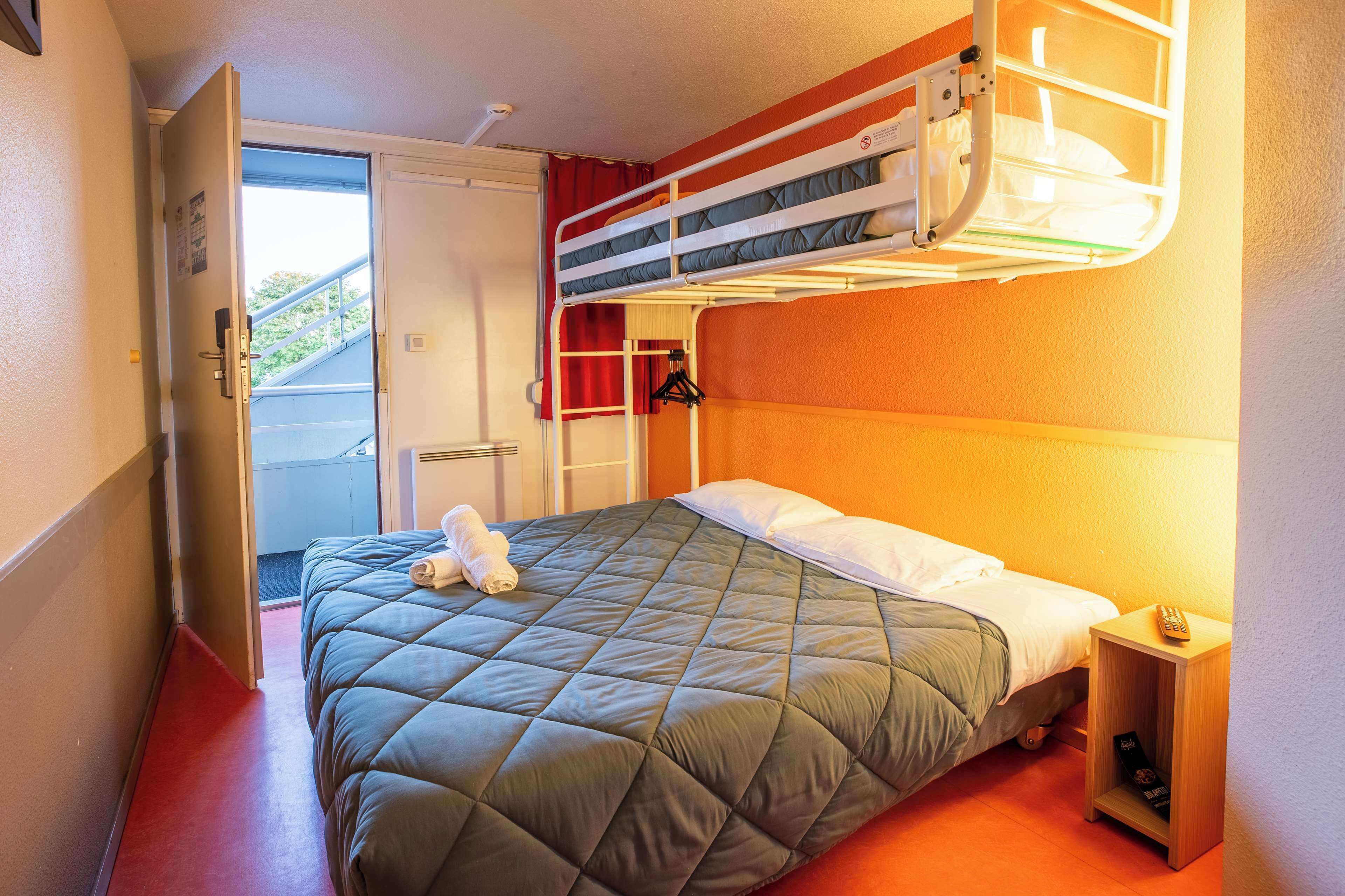 書桌、遮光布/窗簾、熨斗/熨衣板、免費無線上網