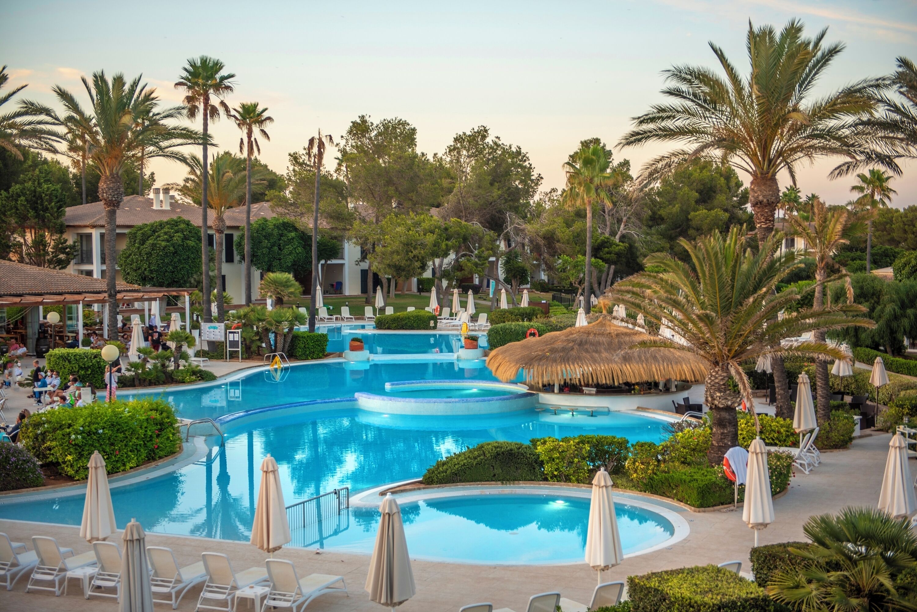 2 indoor pools, 2 outdoor pools