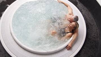 Indoor spa tub