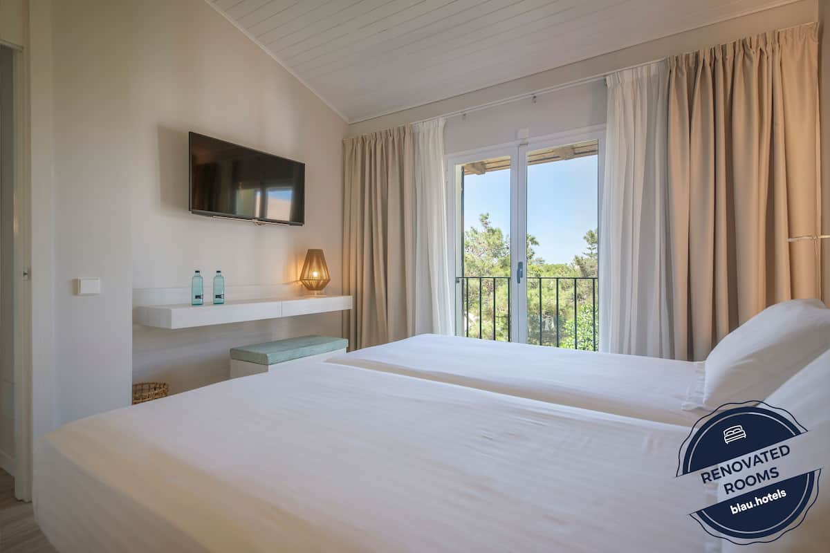 1 bedroom, desk, free wifi, bed sheets